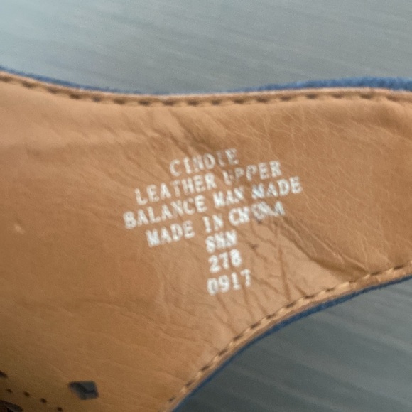 Easy Spirit Cindie Mary Jane Pump Laser Cut Out Leather Heels Size 8.5 N - Picture 6 of 9